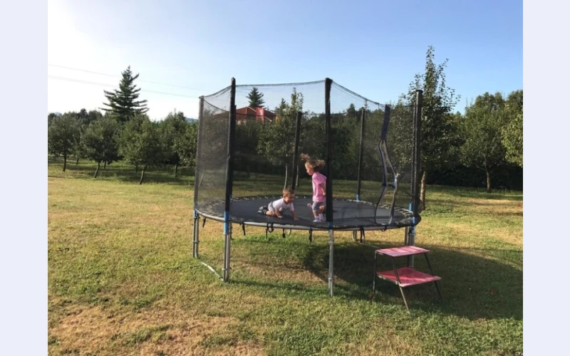 Best Garden Trampoline – Durable & Weatherproof